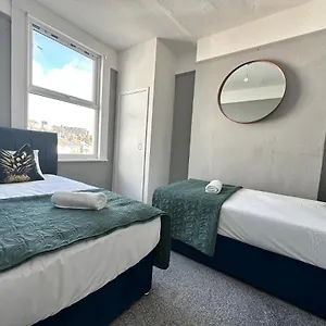  Apartment Flash Sale Train Station 3 Bedroom Flat Bn180alon United Kingdom